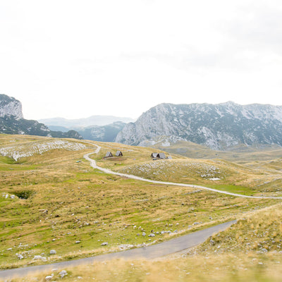 The Blackout Ride Balkan – Fahrer und Motorrad