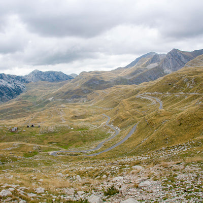 The Blackout Ride Balkan – Fahrer und Motorrad