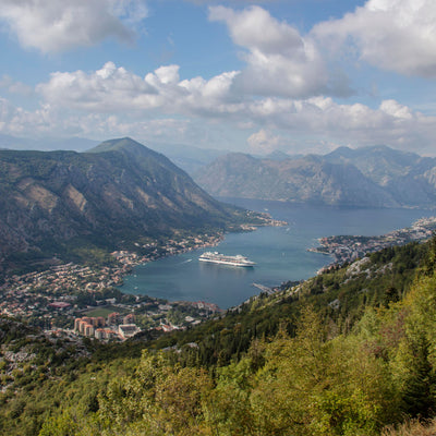 The Blackout Ride Balkan – Fahrer und Motorrad