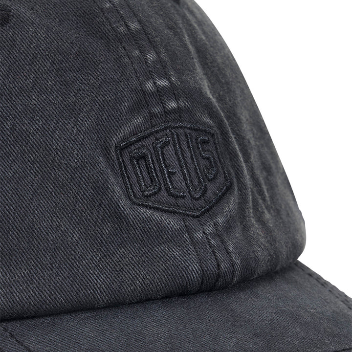 Deus Cap Shield Black