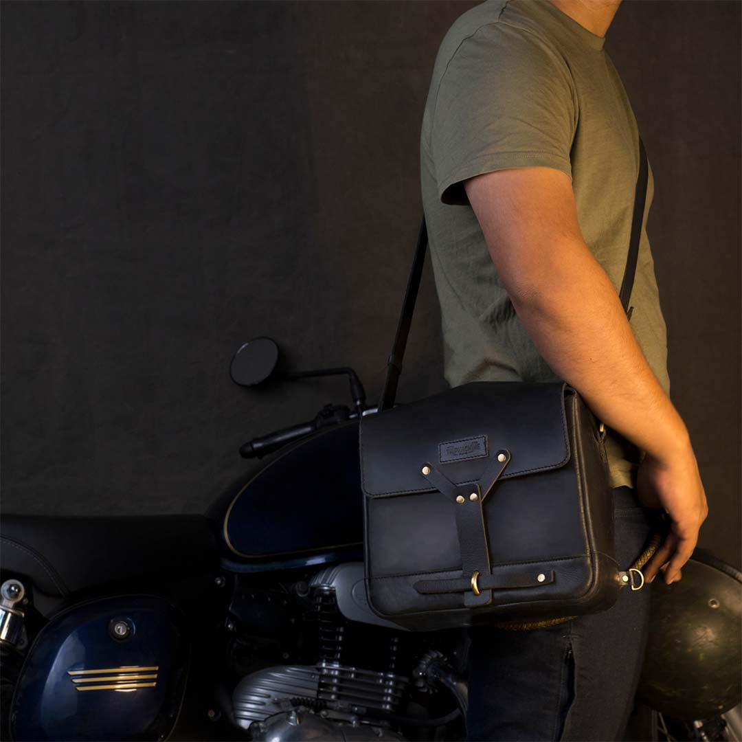 Trip Machine Messenger Bag Black